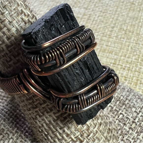 New Rough Black Tourmaline Crystal Stone Wire Wrapped Ring Size 7.5 - 7.75 - Picture 8 of 10